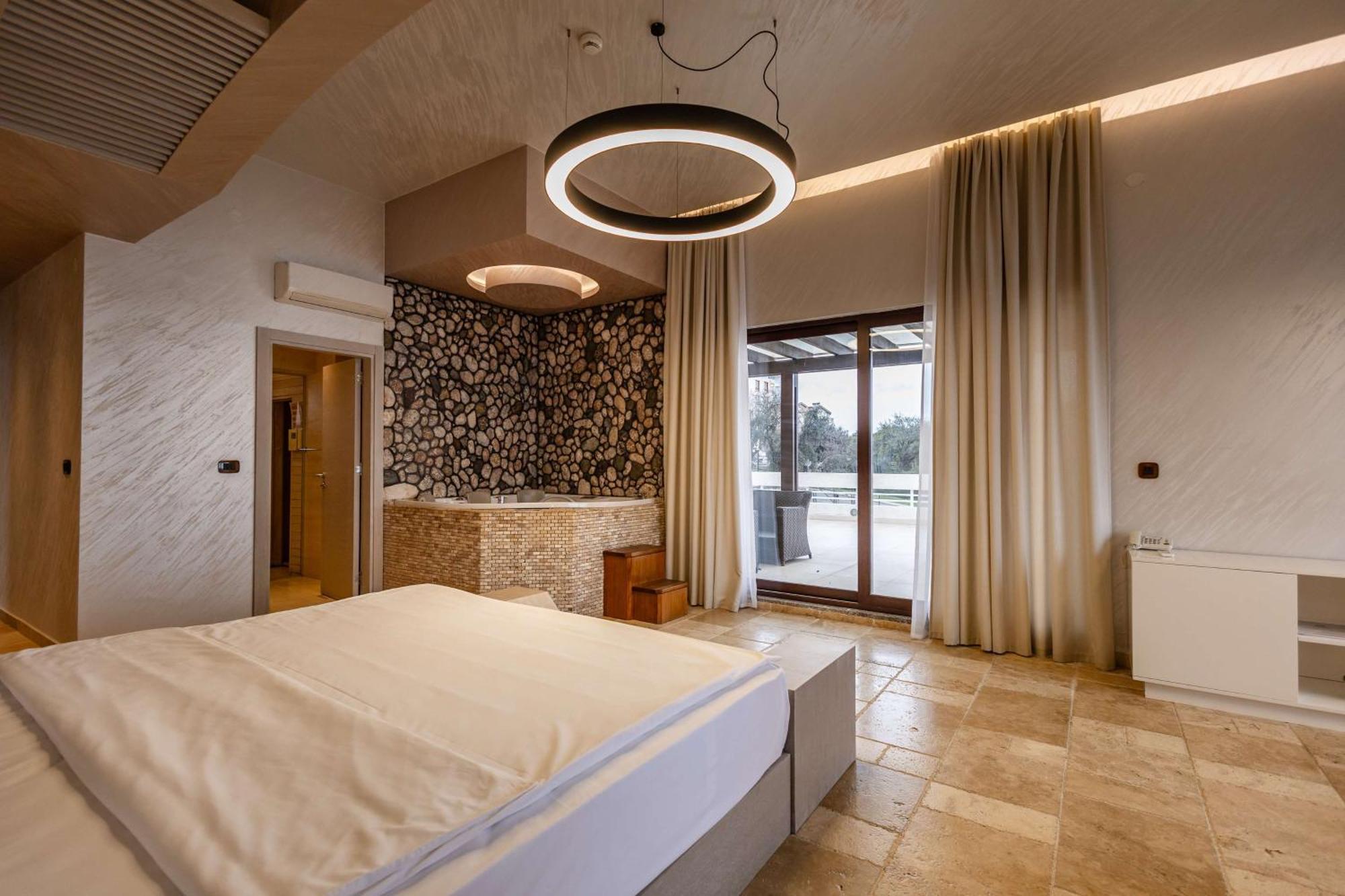 מלון Radisson Ruza Vjetrova דוברה וודה